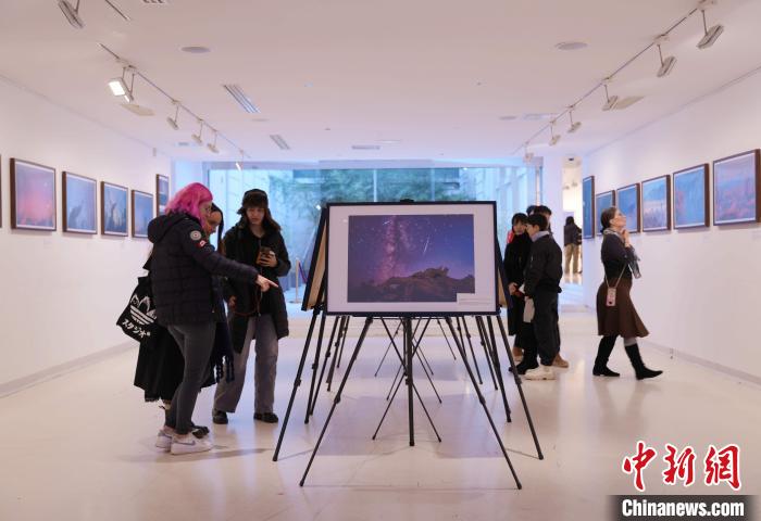 “在哈密·遇见星空——2024星空密语法国主题展” 在巴黎举行